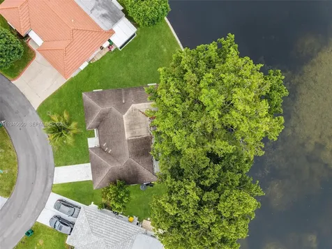 5805 NW 72nd Avenue Tamarac FL 33321-6039