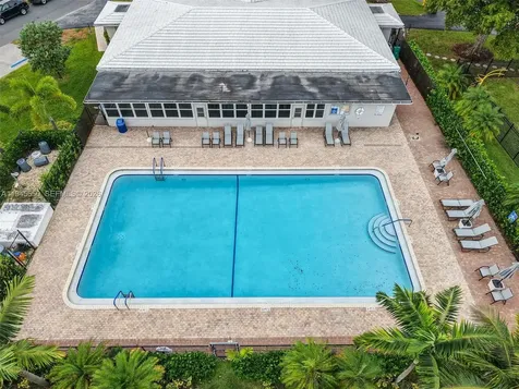 5805 NW 72nd Avenue Tamarac FL 33321-6039
