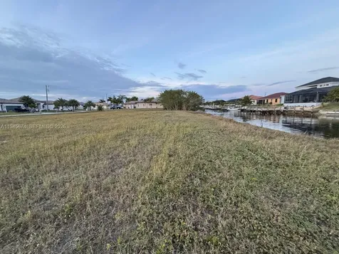 1213 NW 39th Avenue Cape Coral FL 33993
