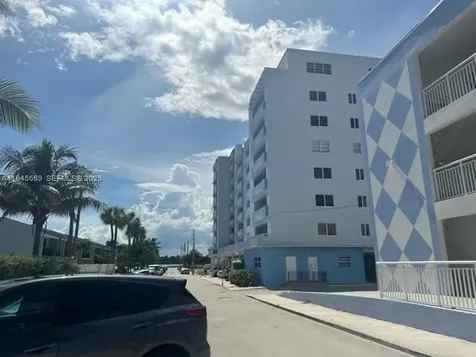 320 S Surf Road Hollywood FL 33019