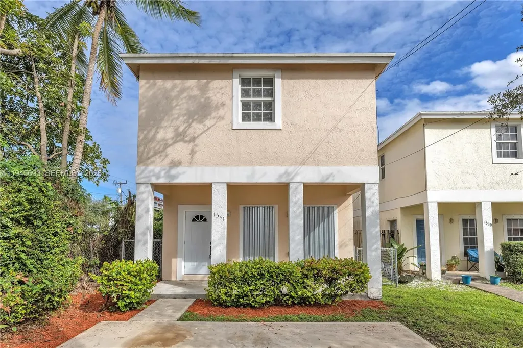 1541 NW 1st Court Miami FL 33136
