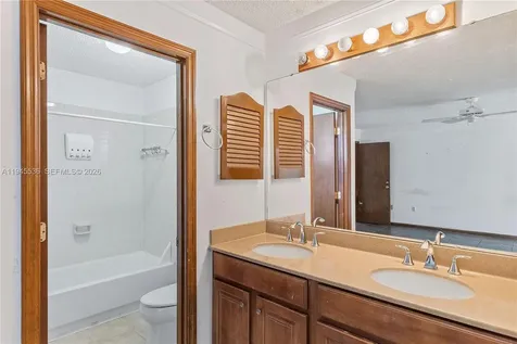 8155 Glenbrooke Court Sarasota FL 34243
