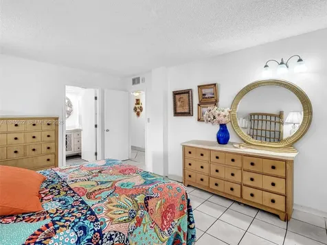 1750 W 46th Street Hialeah FL 33012