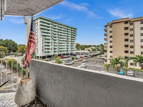 1750 W 46th Street Hialeah FL 33012