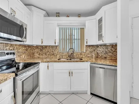 1750 W 46th Street Hialeah FL 33012