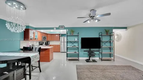 6 Spinning Wheel Lane Tamarac FL 33319