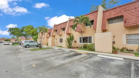 6 Spinning Wheel Lane Tamarac FL 33319