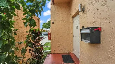 6 Spinning Wheel Lane Tamarac FL 33319
