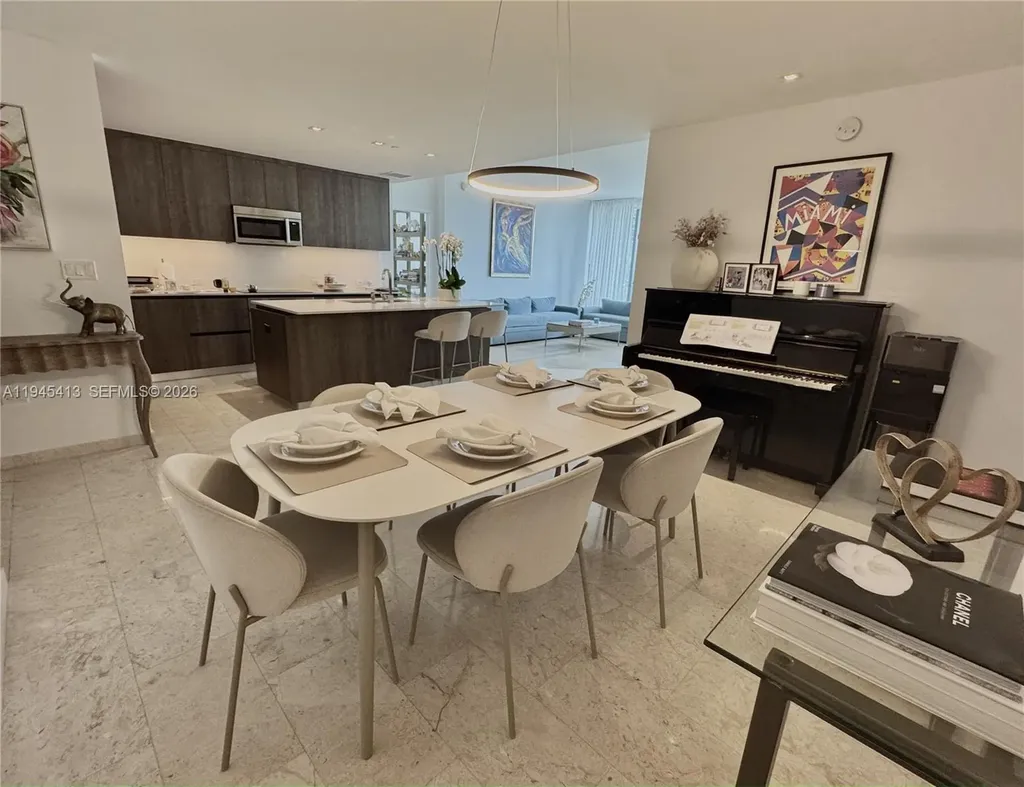 68 SE 6th Street Miami FL 33131