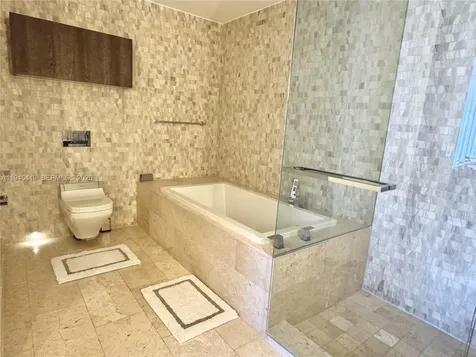 68 SE 6th Street Miami FL 33131