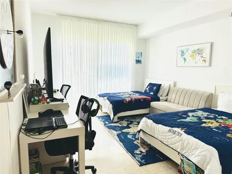 68 SE 6th Street Miami FL 33131