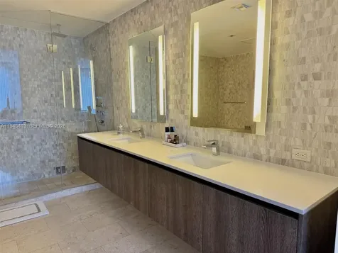 68 SE 6th Street Miami FL 33131