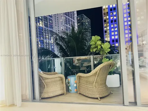 68 SE 6th Street Miami FL 33131