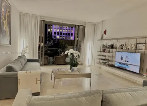 68 SE 6th Street Miami FL 33131