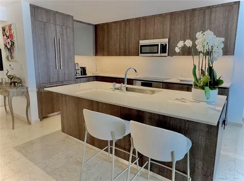 68 SE 6th Street Miami FL 33131