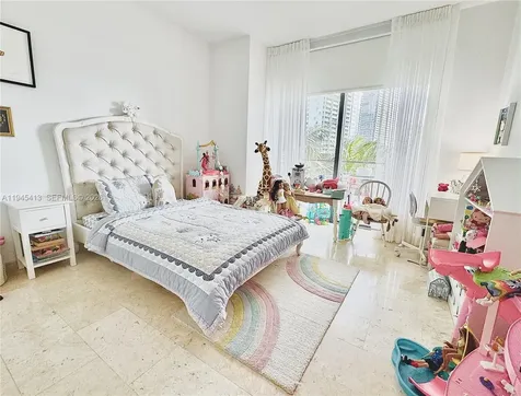68 SE 6th Street Miami FL 33131