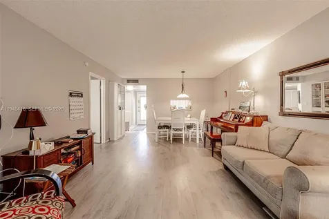 2601 NW 48th Terrace Lauderdale Lakes FL 33313