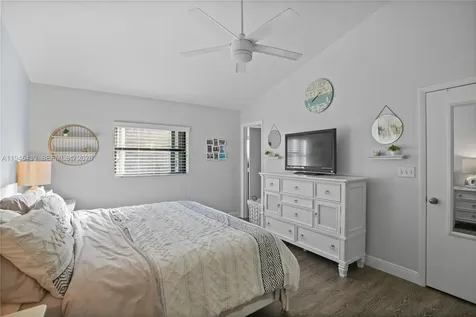 4880 SW 64th Way Davie FL 33314