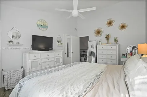4880 SW 64th Way Davie FL 33314