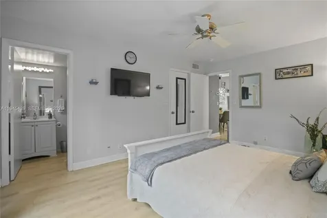 4880 SW 64th Way Davie FL 33314