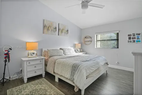4880 SW 64th Way Davie FL 33314