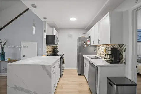 4880 SW 64th Way Davie FL 33314