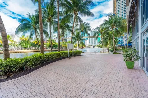 185 SW 7th Street Miami FL 33130
