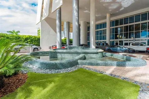 185 SW 7th Street Miami FL 33130