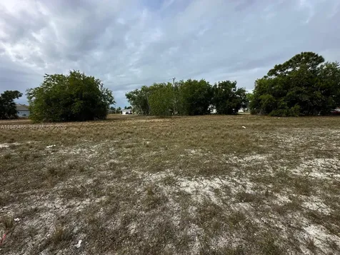806 Skyline Boulevard Cape Coral FL 33991
