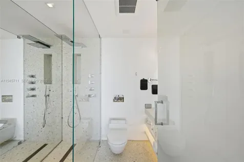 1000 S Pointe Drive Miami Beach FL 33139