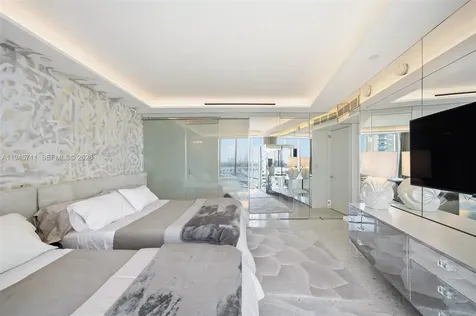 1000 S Pointe Drive Miami Beach FL 33139