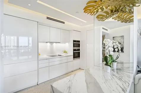 1000 S Pointe Drive Miami Beach FL 33139