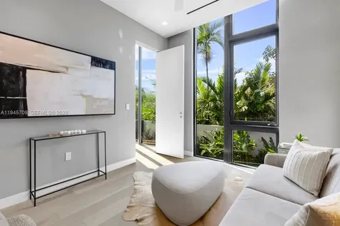 536 W 51st Street Miami Beach FL 33140