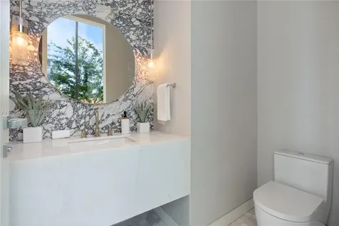536 W 51st Street Miami Beach FL 33140