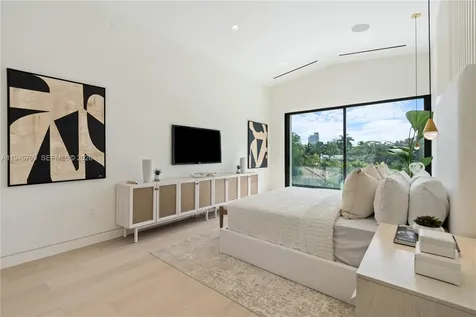 536 W 51st Street Miami Beach FL 33140