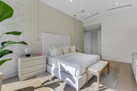 536 W 51st Street Miami Beach FL 33140