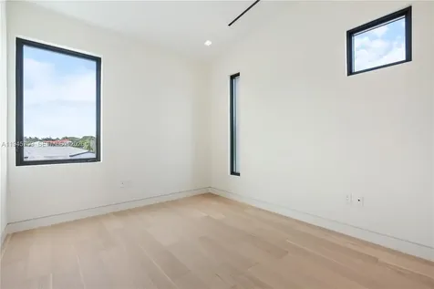 536 W 51st Street Miami Beach FL 33140