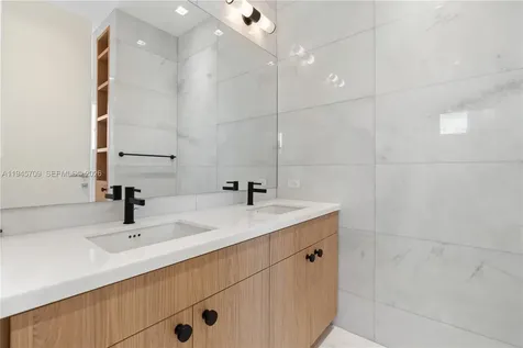 536 W 51st Street Miami Beach FL 33140