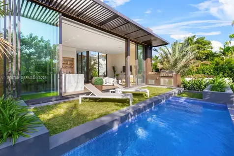 536 W 51st Street Miami Beach FL 33140