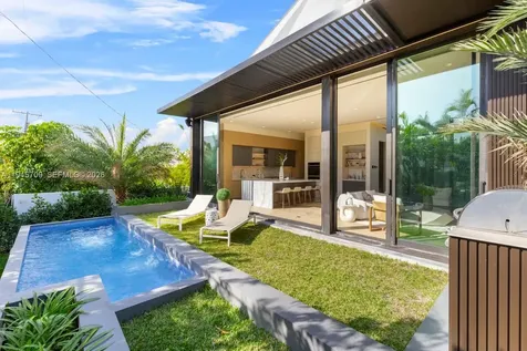 536 W 51st Street Miami Beach FL 33140