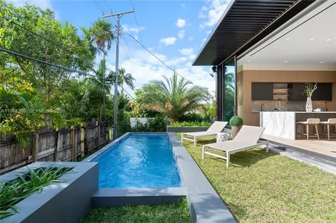 536 W 51st Street Miami Beach FL 33140