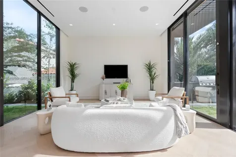 536 W 51st Street Miami Beach FL 33140