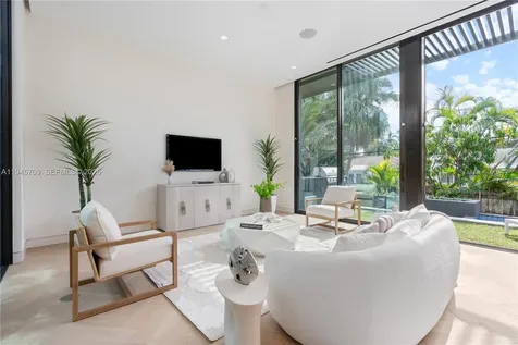 536 W 51st Street Miami Beach FL 33140