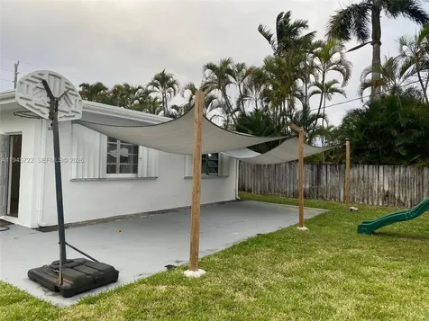 1807 N 40th Avenue Hollywood FL 33021
