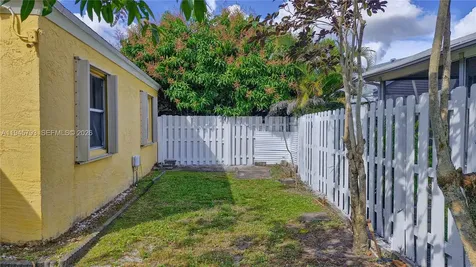 1101 SW 86th Avenue Pembroke Pines FL 33025
