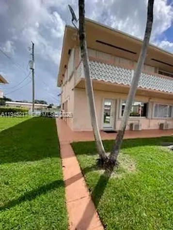 925 SW 11th Avenue Hallandale Beach FL 33009