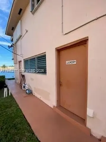 925 SW 11th Avenue Hallandale Beach FL 33009