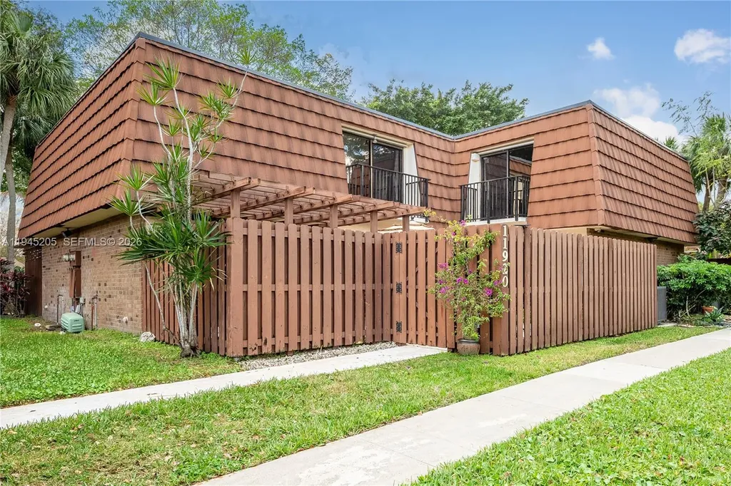 11920 SW 9th Manor Davie FL 33325