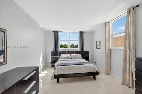 2801 Somerset Drive Lauderdale Lakes FL 33311