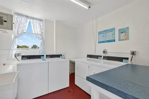 2801 Somerset Drive Lauderdale Lakes FL 33311